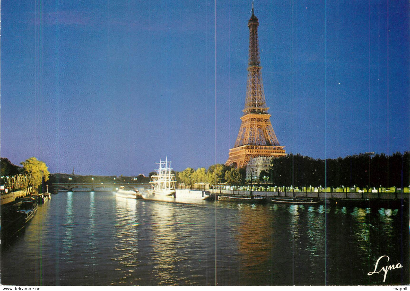 CPM Paris la Nuit la Tour Eiffel et la Seine