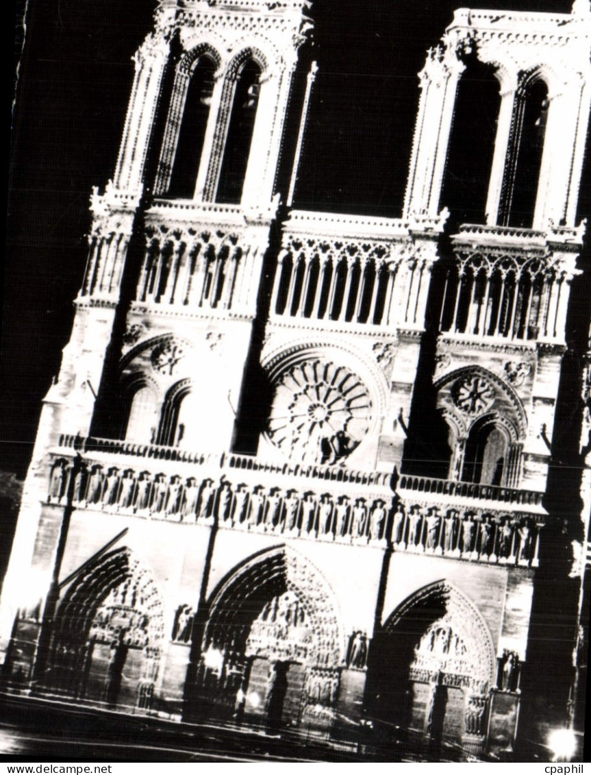 CPM Paris La Nutt Notre Dame de Paris
