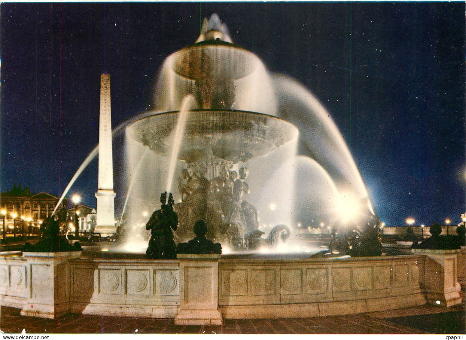 CPM Paris Les Fontaines de la Concorde la nuit