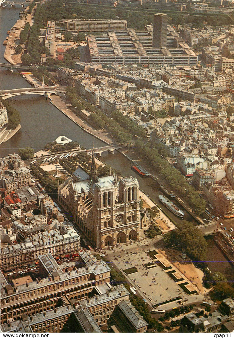 CPM Paris Vue aerienne de Notre Dame
