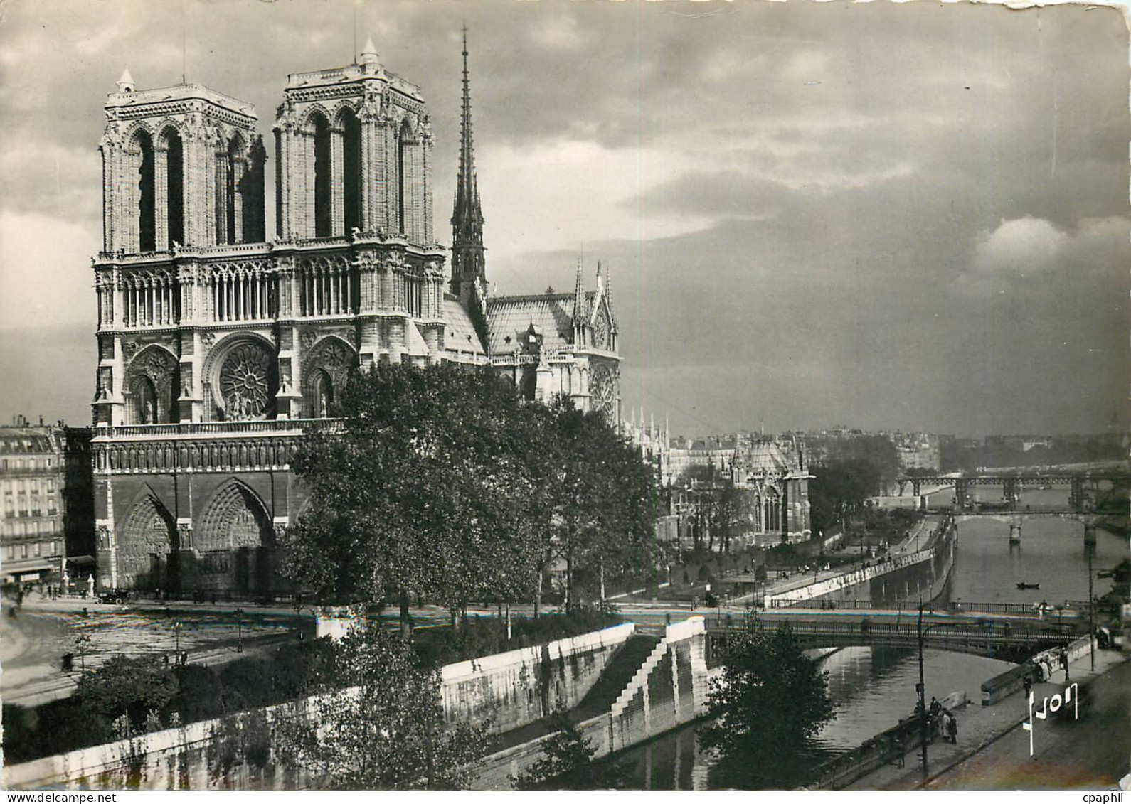CPM Paris Vue generale de Notre Dame