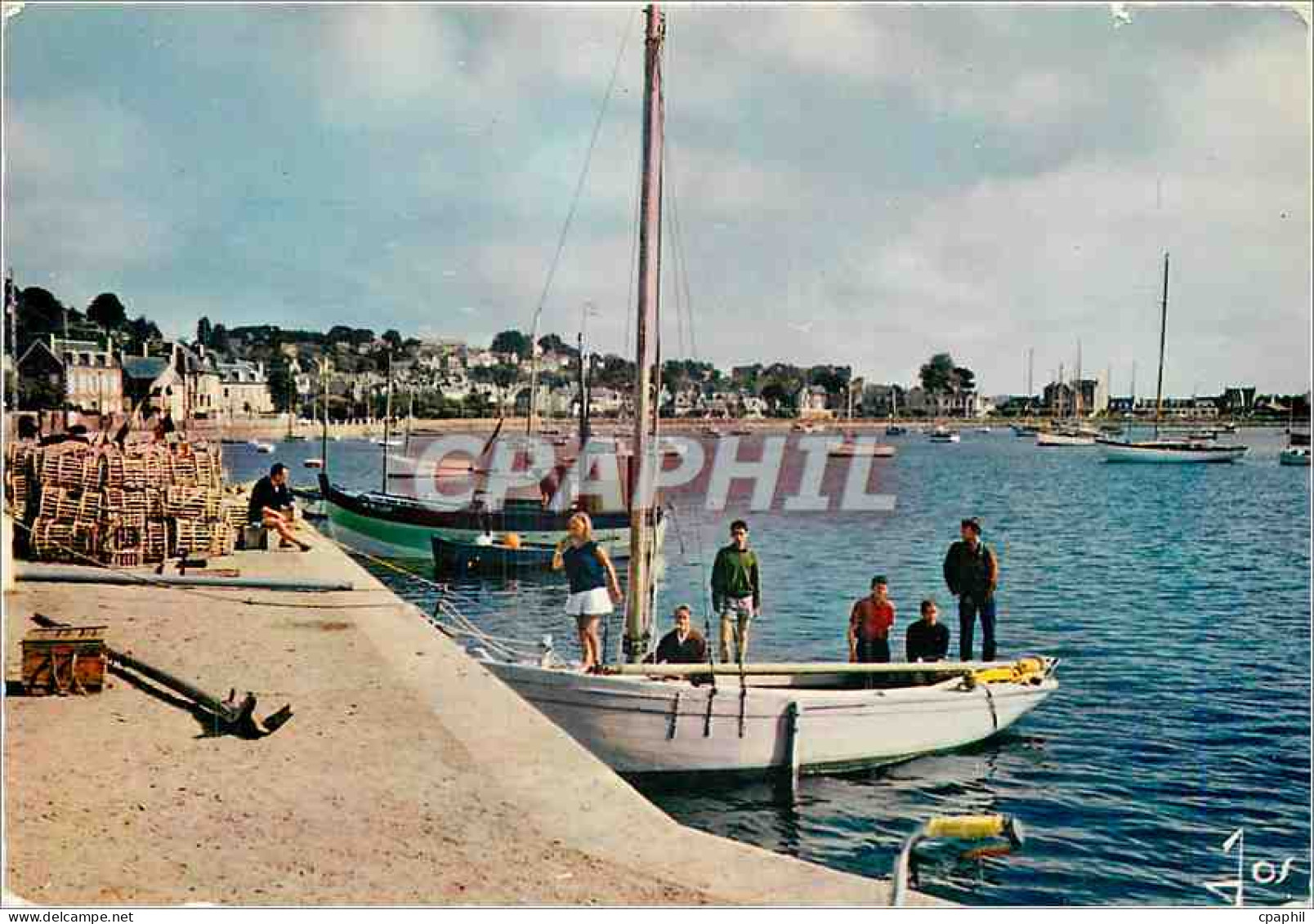 CPM Perros Guirec Cotes du Nord Le Port et les Hotels Bateau