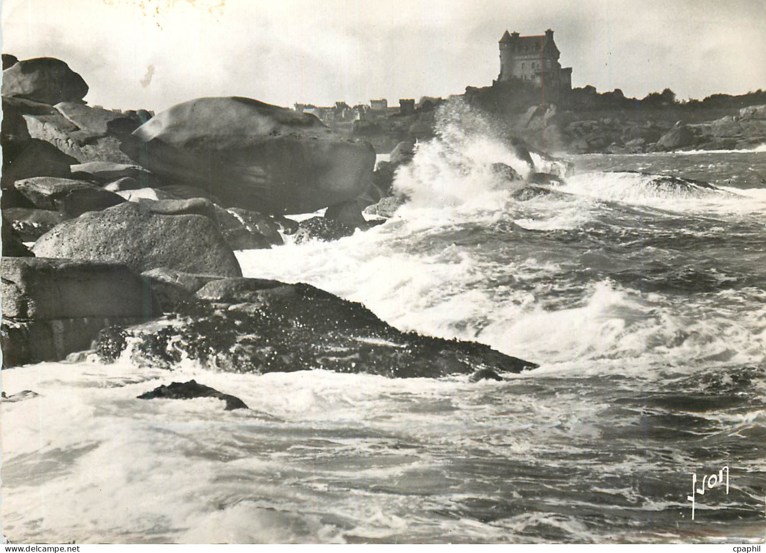 CPM Ploumanach en perros guirec (cotes du nord) les rochers et chateau de castaeres