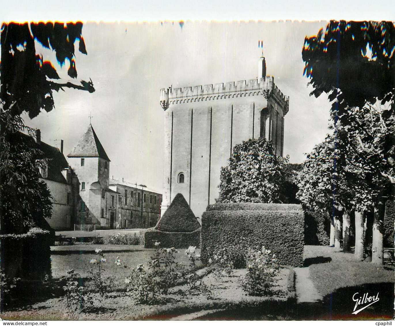CPM Pons (Chte Mme) Le Donjon et les Jardins
