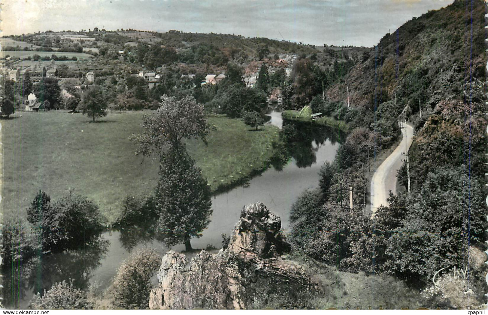 CPM Pont d'Ouilly (Calvados) la Suisse Normande la Roche du Lion et l'Orne