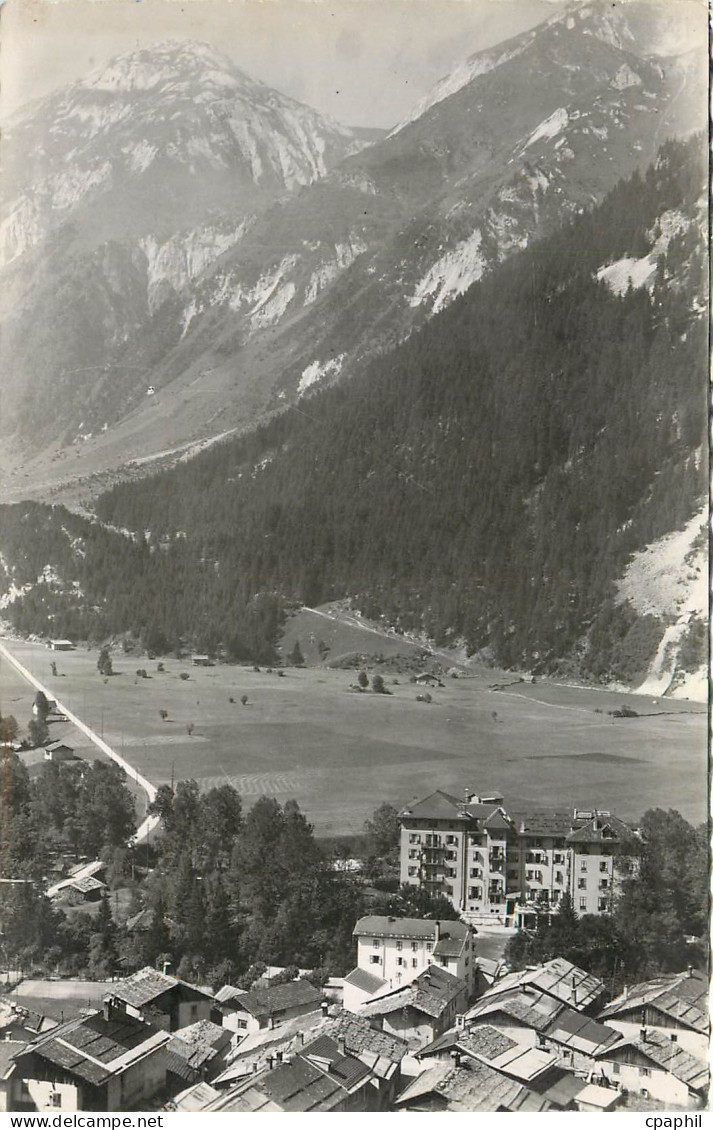 CPM Pralognan la Vanoise Sav Le Grand Hotel Village du Barioz et le Petit Mont Blanc