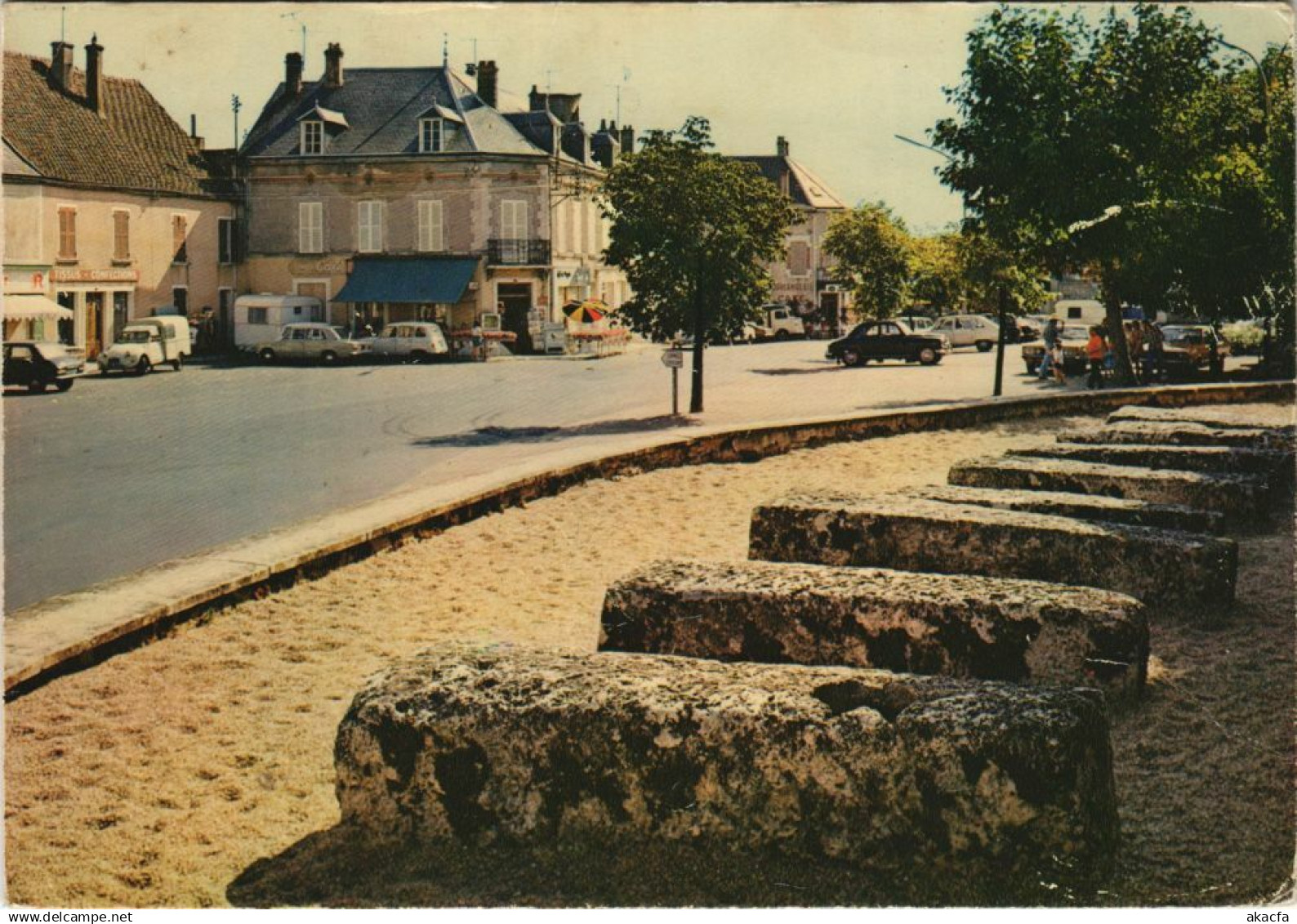 CPM QUARRE-les-TOMBES Place de l'Eglise - Les Tombes (1196510)