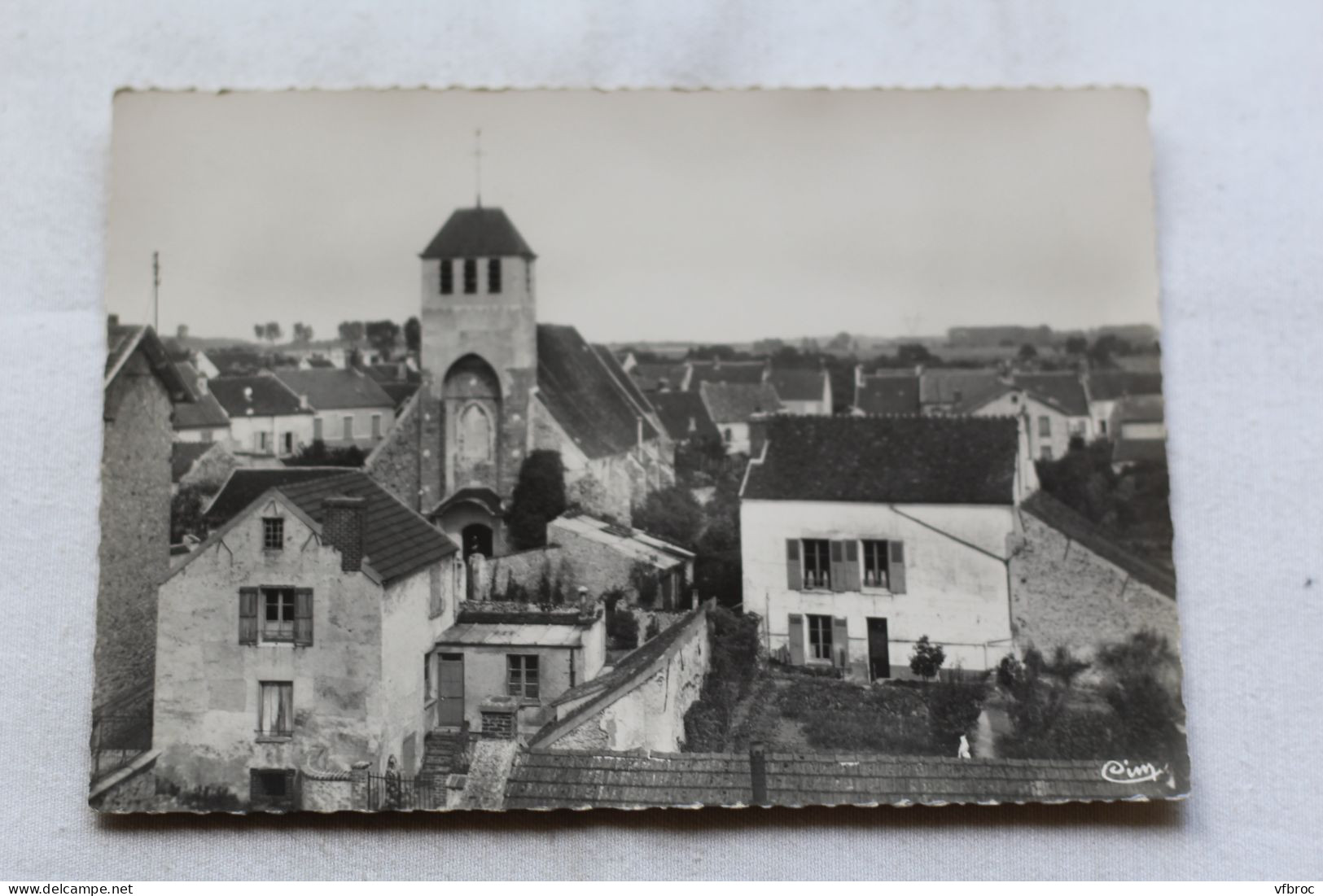 Cpm, Rebais, vue sur l'église, Seine et Marne 77