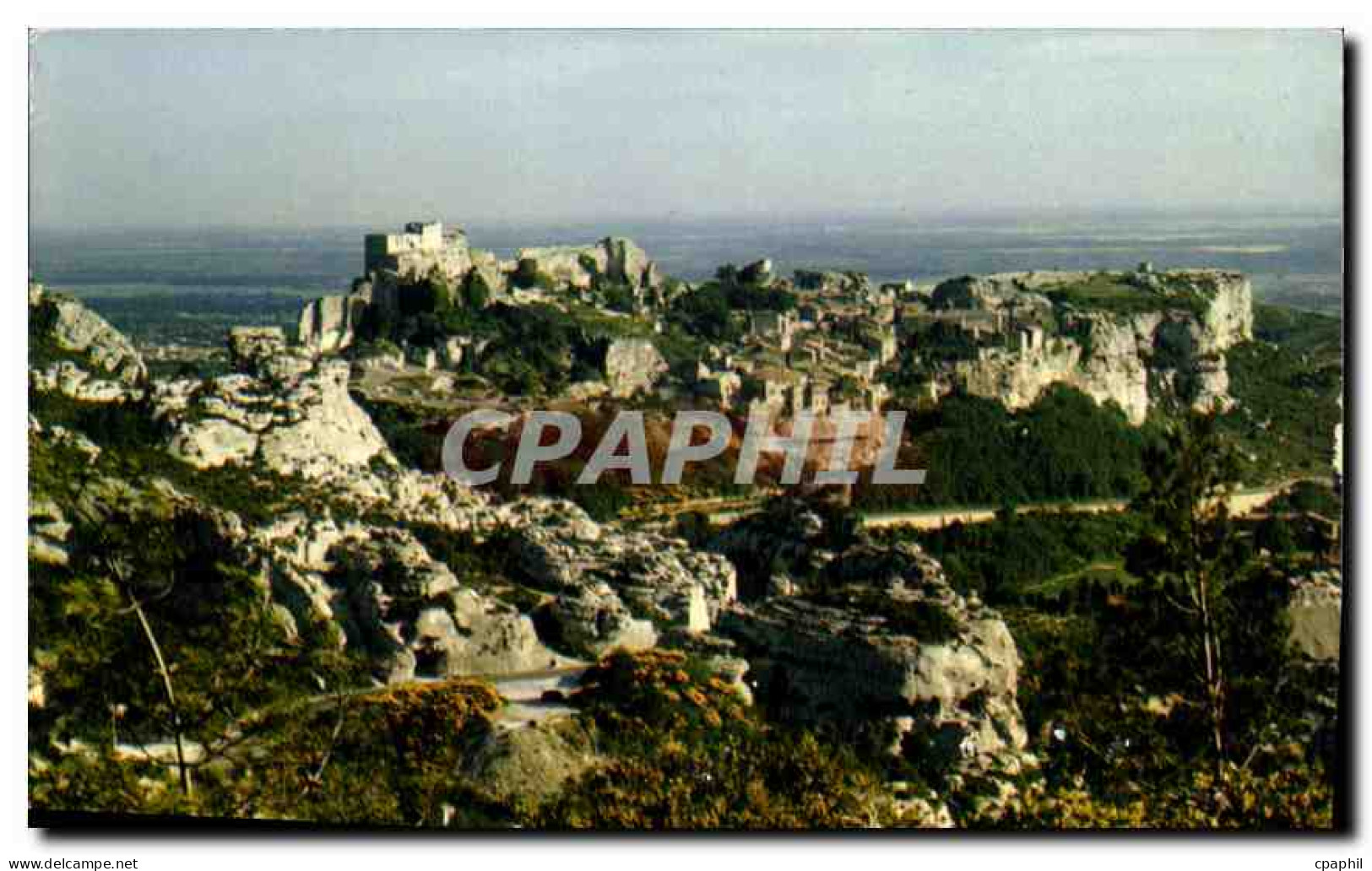 CPM Reflets de Provence les Baux de Provence Vue generale du rocher au milleu du Val d'Enter