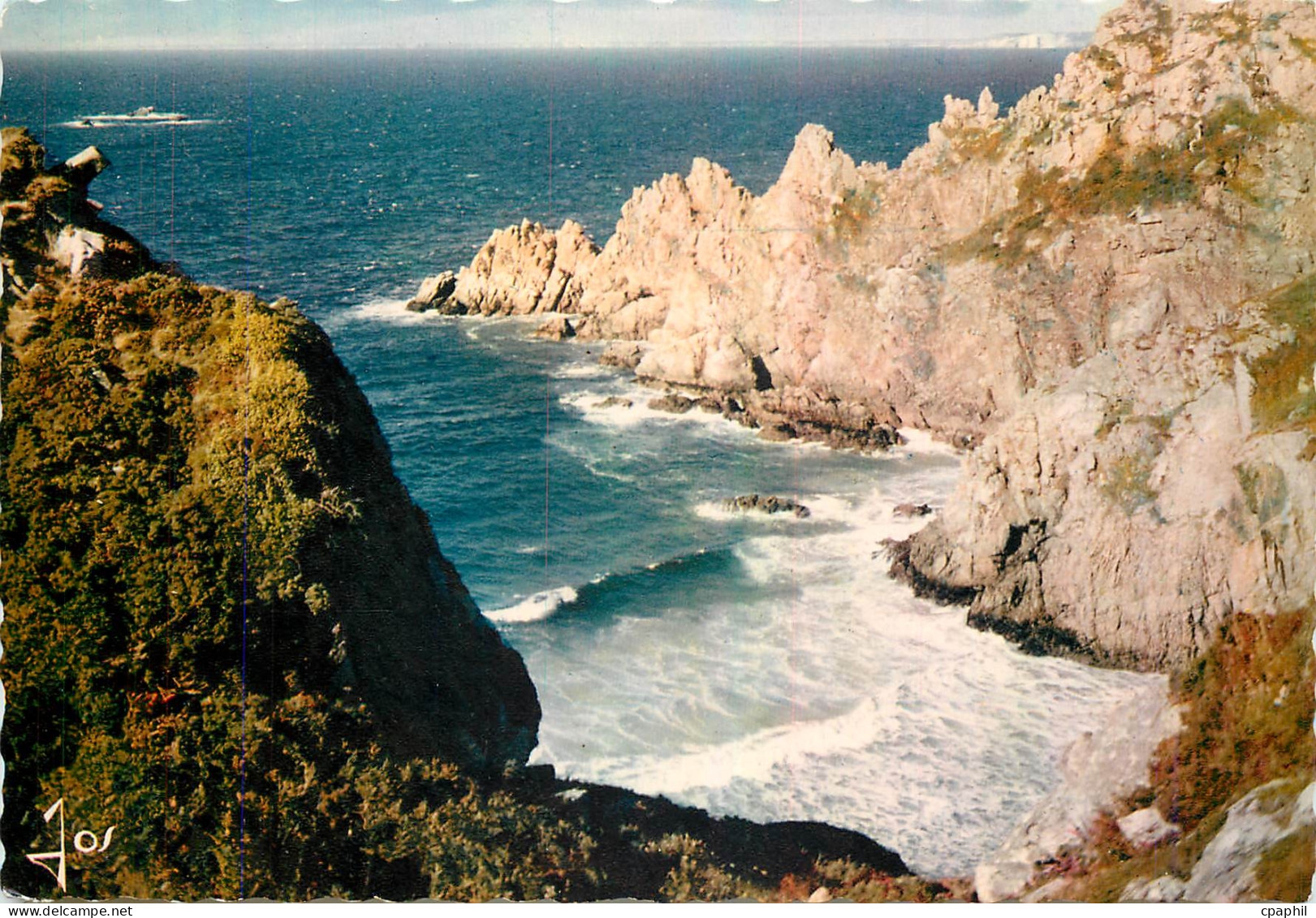 CPM Rochers dans la Baie de Douarnenez
