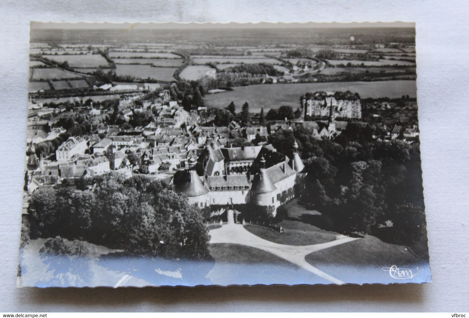 Cpm, Saint Fargeau, vue aérienne et le château, Yonne 89
