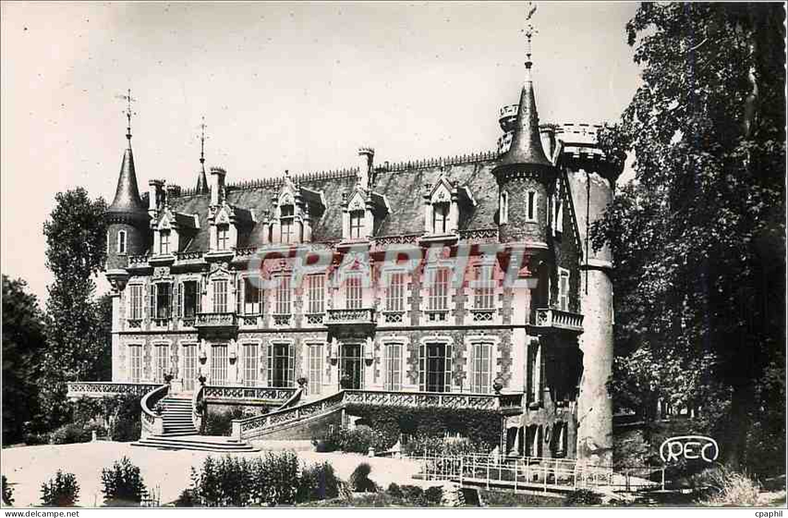 CPM Saint Florent sur cher Le chateau l'Hotel de Ville
