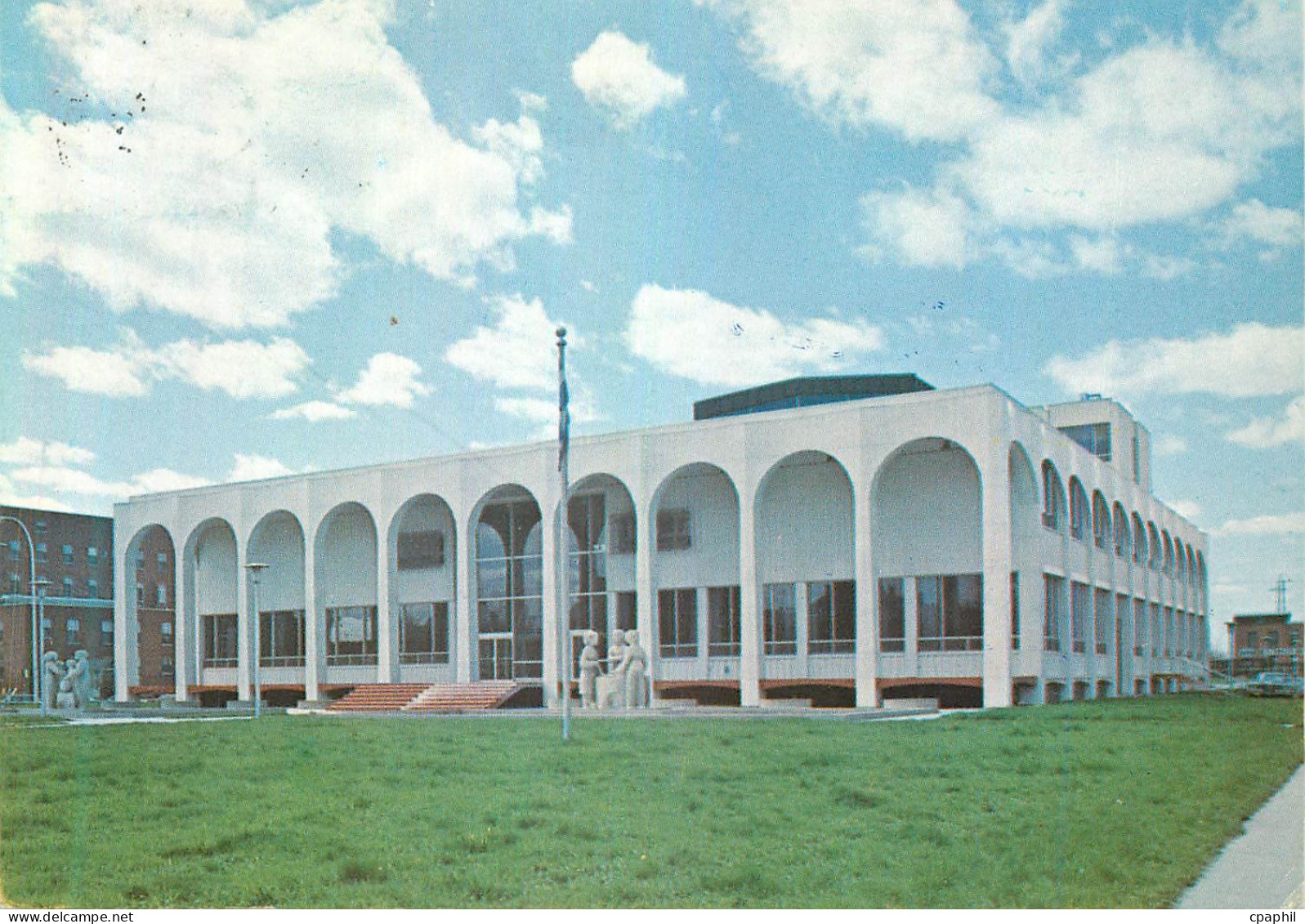 CPM Saint Hyacinthe la Jolie (Quebec) Le Palais de Justice en Face du Parc Dessaulles