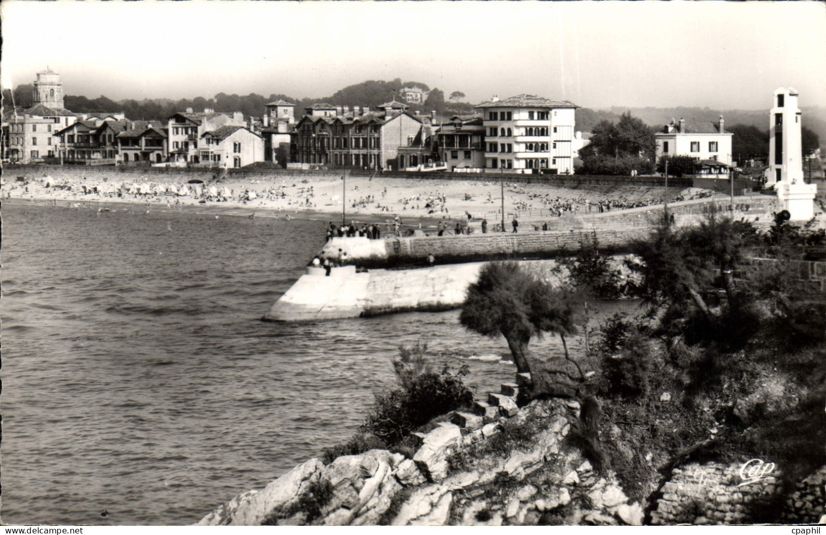 CPM Saint Jean de Luz L'entree du Port et la Plage de Saint Jean de Luz