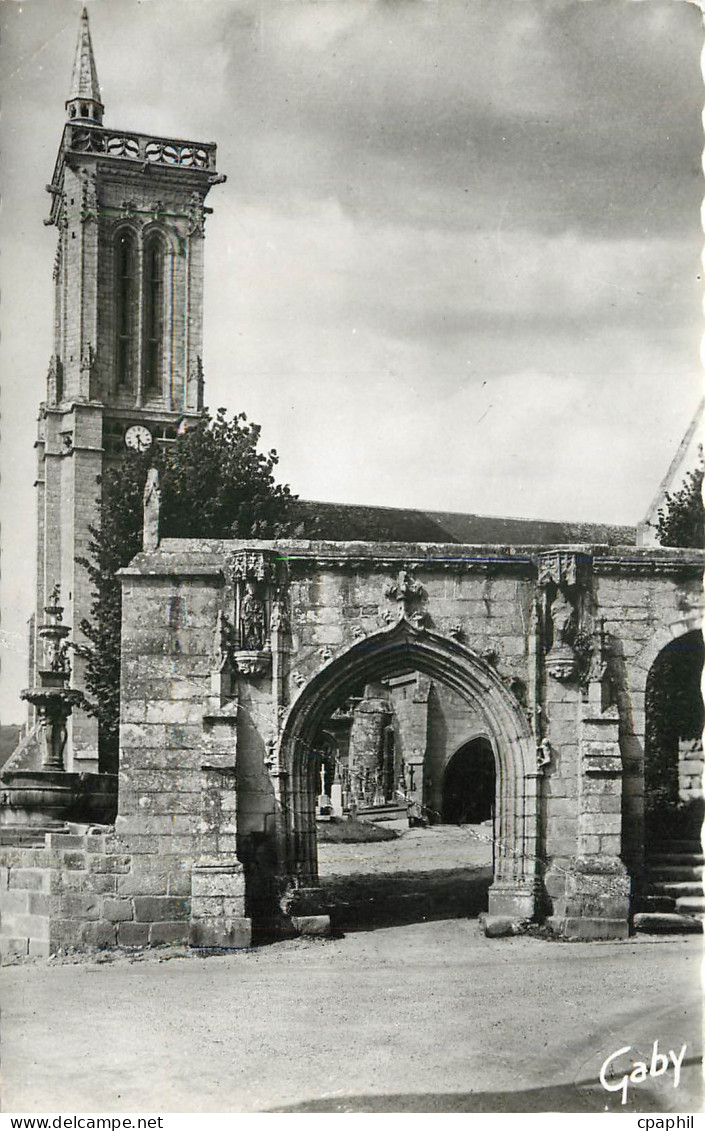 CPM Saint Jean du Doigt Nord Finistere L'Arc de Triomphe et le Clocher de l'Eglise