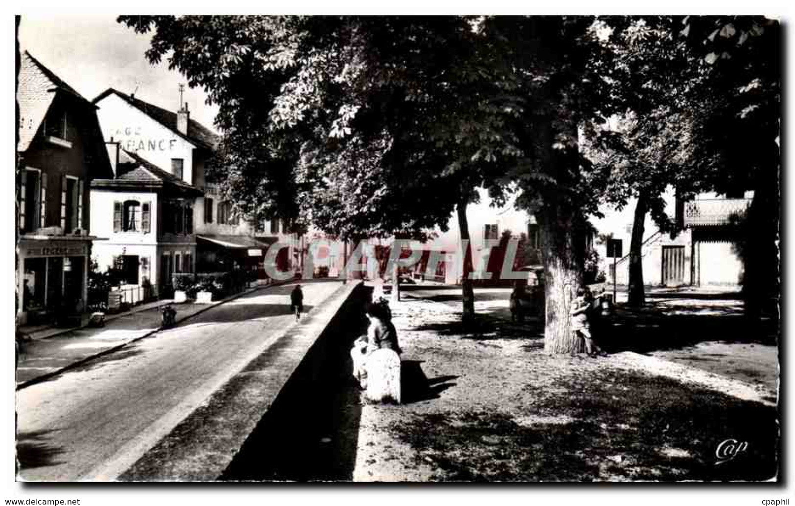 CPM Saint Julien En Genevois La Promenade et L Hotel de France