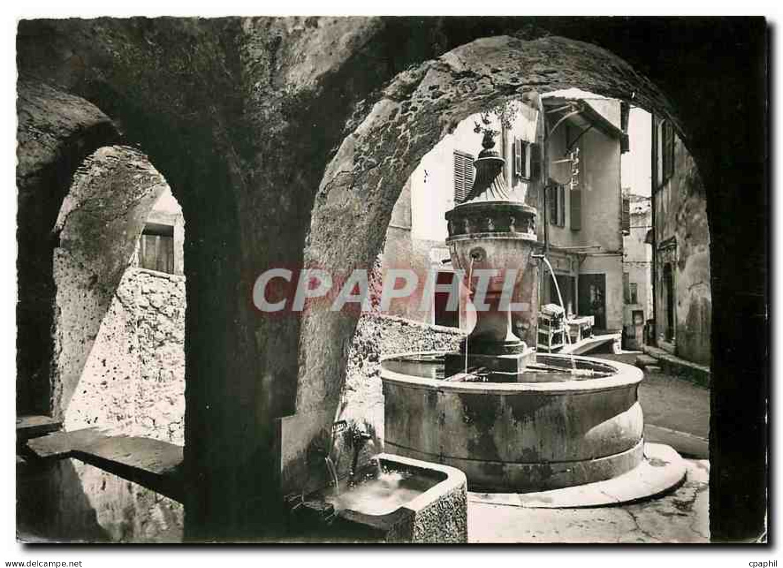 CPM Saint Paul de Vence La vieille fontaine et le lavoir
