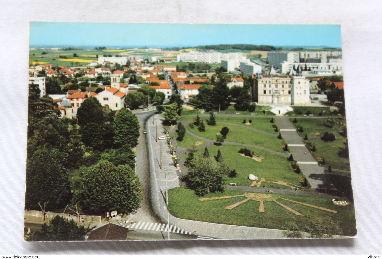 Cpm, Saint Priest, le château et l'église, Rhône 69