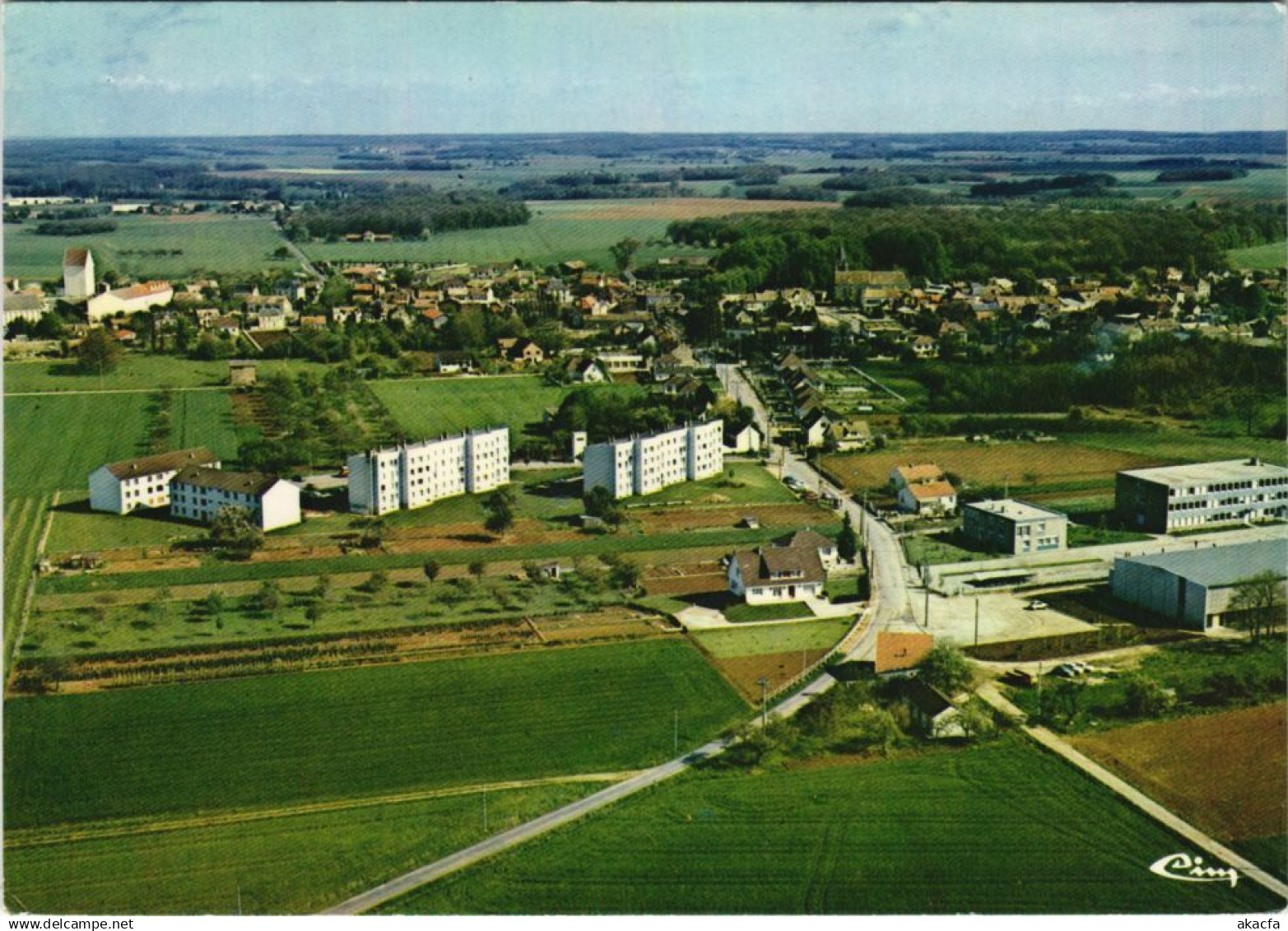 CPM SAINT-VALERIEN Vue Generale Aerienne (1196297)