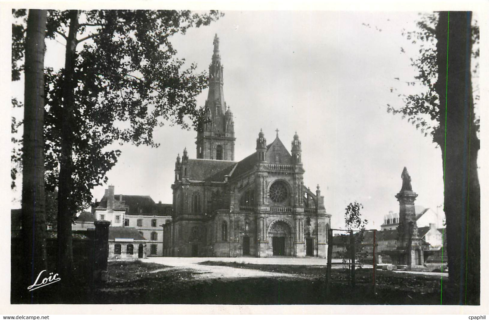 CPM Sainte Anne d'Auray Basilique et Fontaine