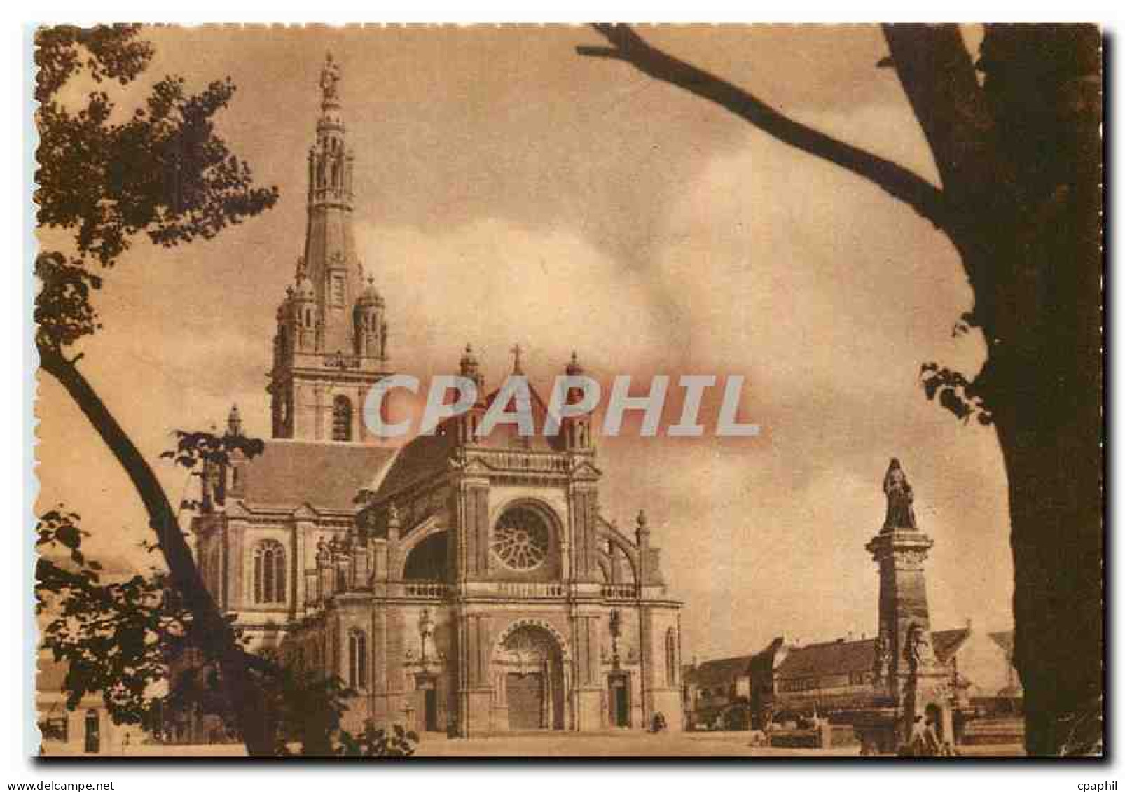 CPM Sainte Anne d'Auray L'esplanade