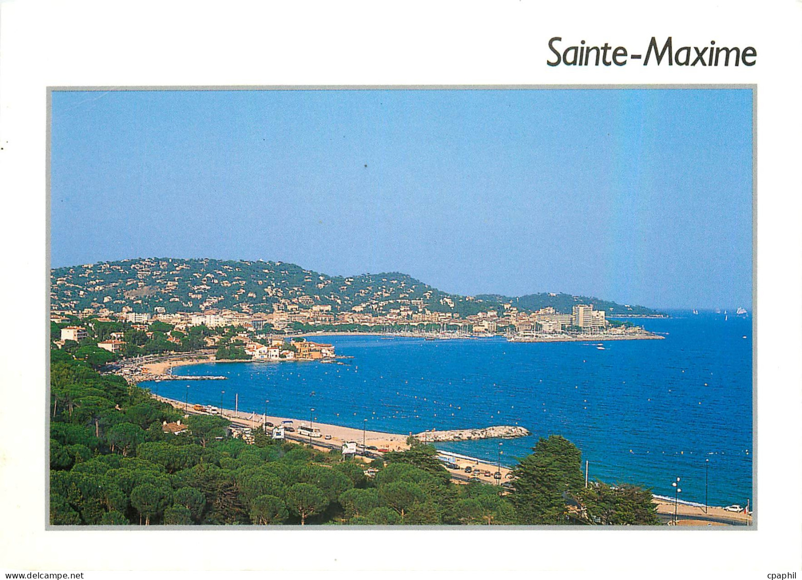 CPM Sainte Maxime Var Plage de la Croisette au fond la ville