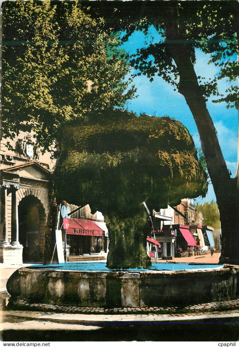 CPM Salon de Provence B du Rh La Fontaine Moussea