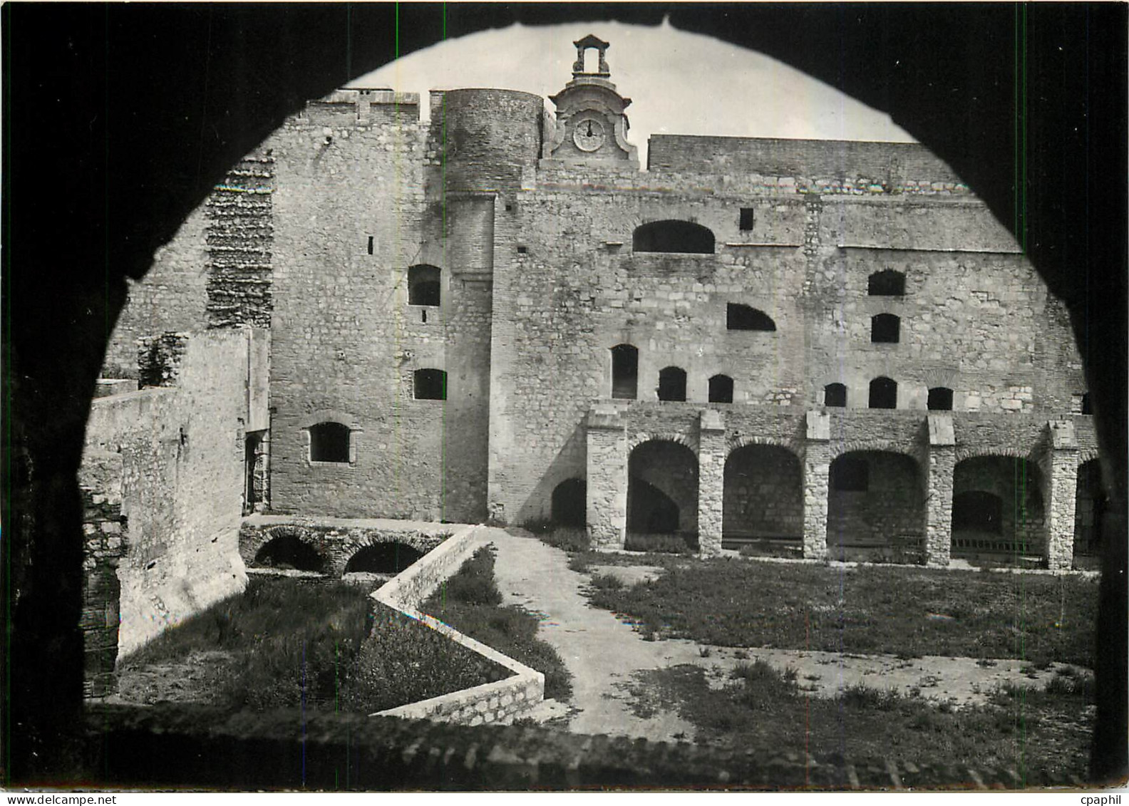 CPM Salses Pyr Or Le Chateau Cote Nord de la Cour interieure