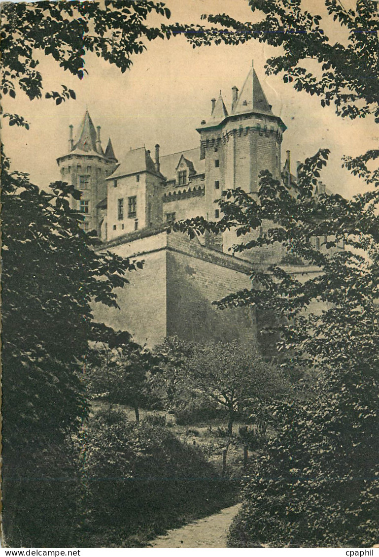 CPM Saumur (M et L) Le Chateau Saumur Construit avec l'Abbaye en 950