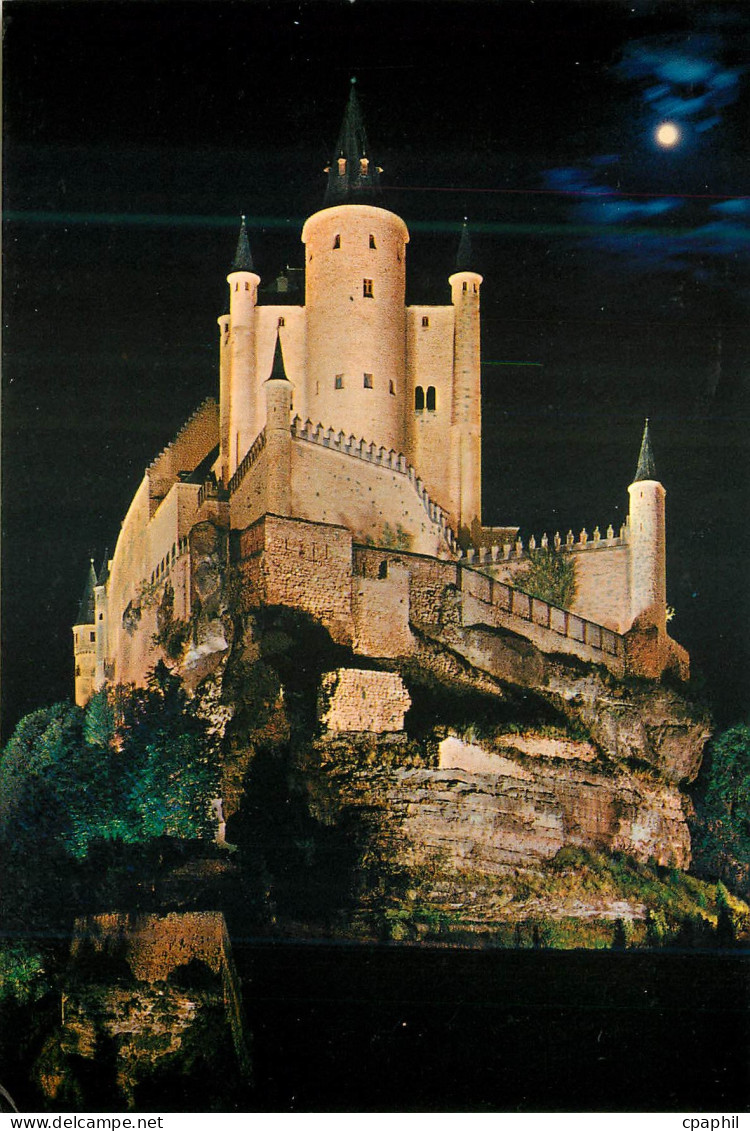 CPM Segovia alcezar (chateau) vue nocturne