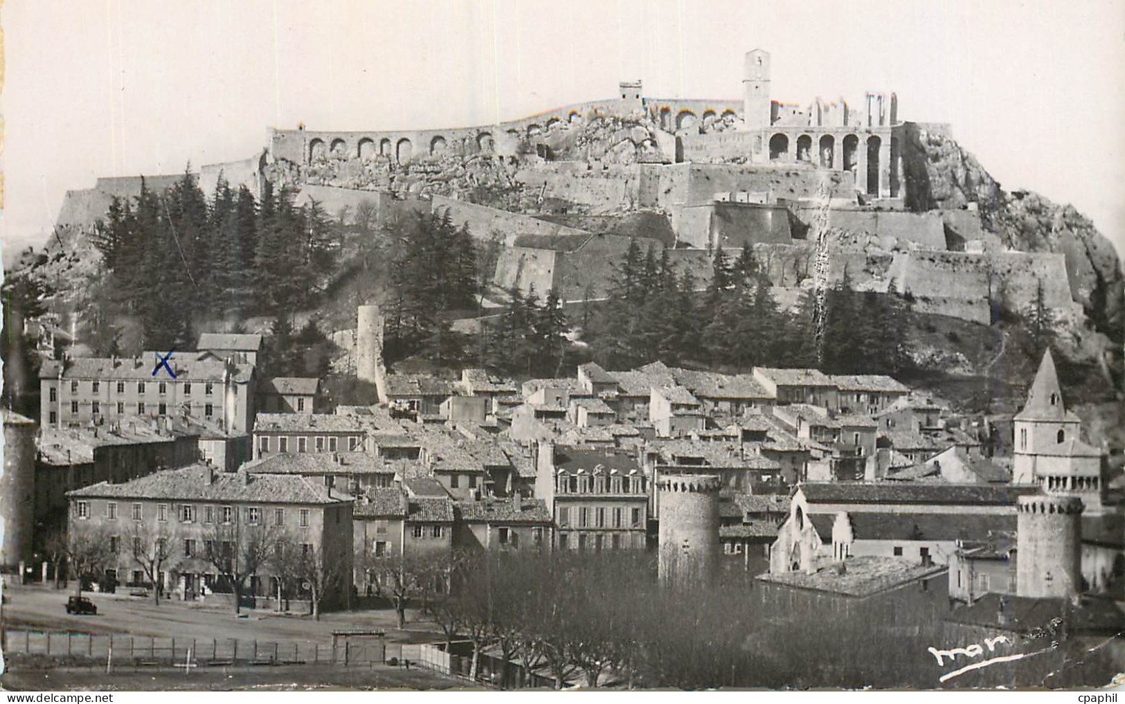 CPM Sisteron (B A) Alt 482 m Vue D'Ensemble de la Citadelle