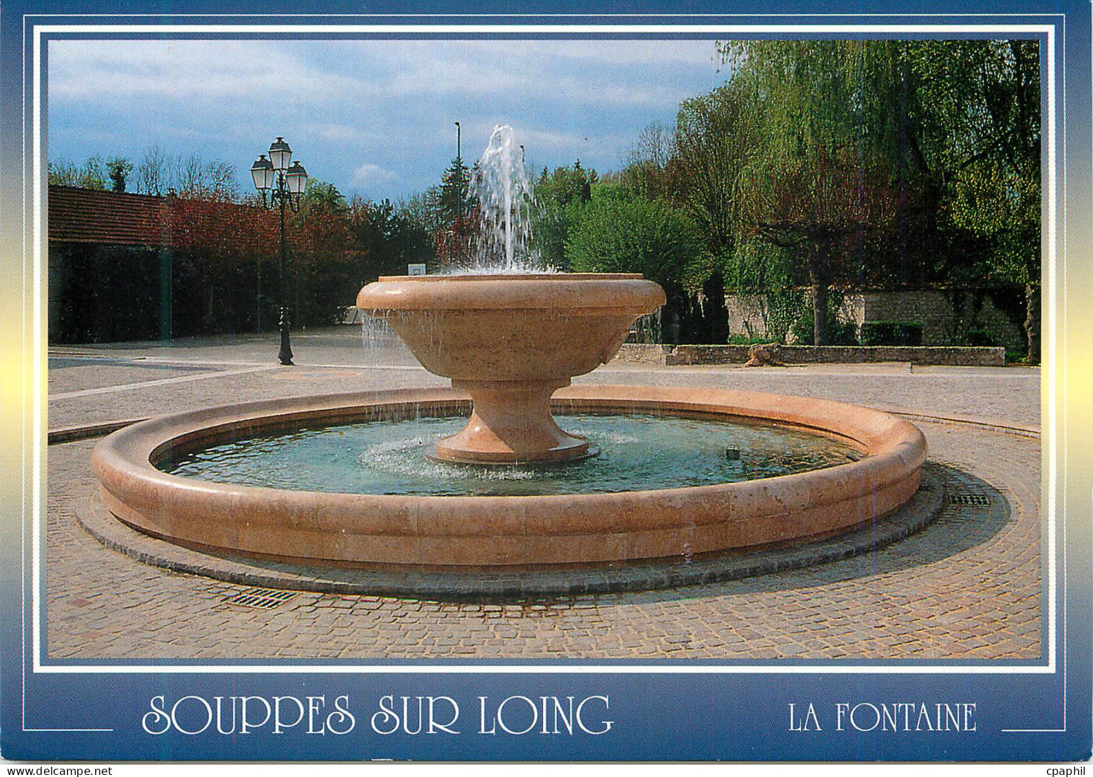 CPM Souppes sur Loing La Fontaine (Seine et Marne)La Fontaine (Fontaine Taillee en Pierre de Souppes)