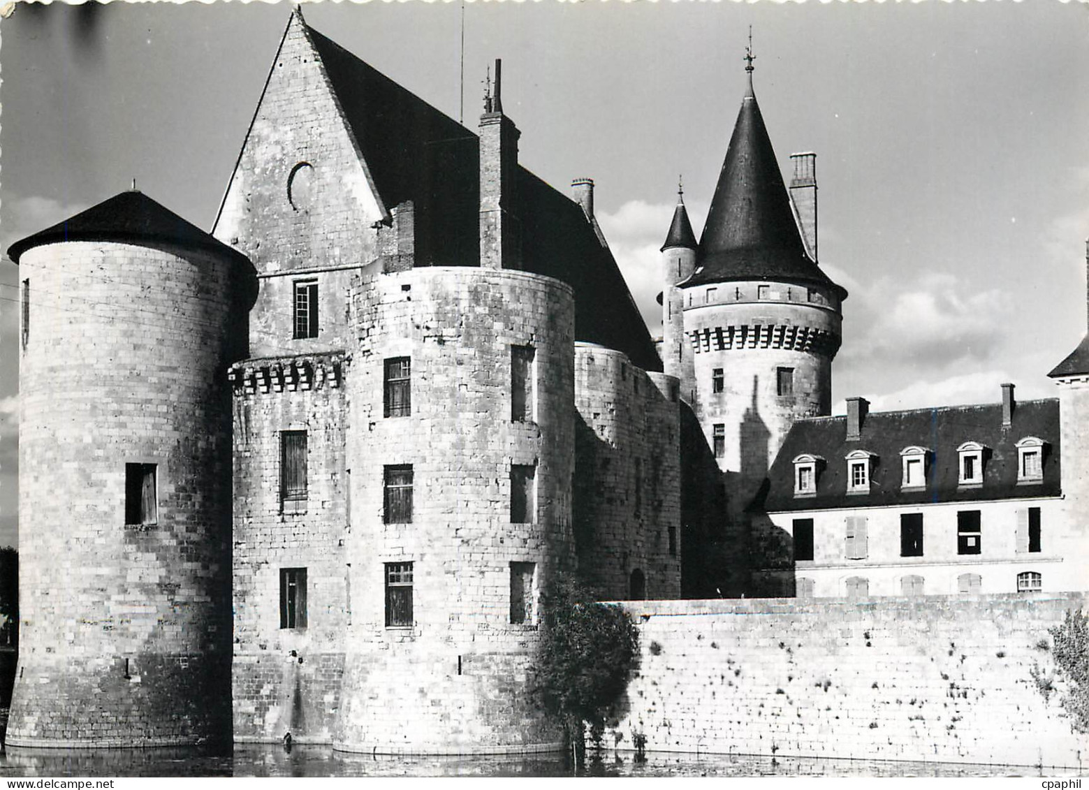 CPM Sully sur Loire (Loiret) Le chateau