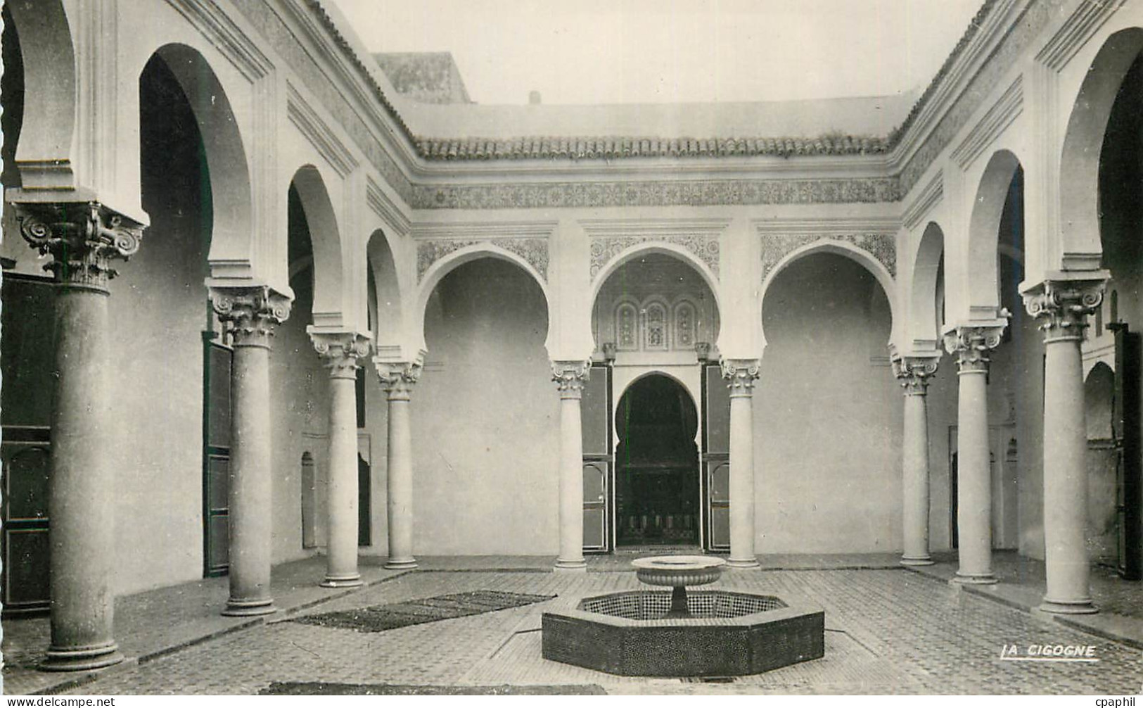 CPM Tanger cour interieur (kasbah)