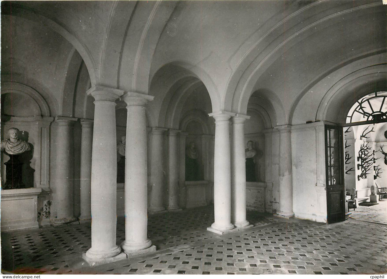 CPM Tanlay Le Chateau Le Vestibule des Cesars