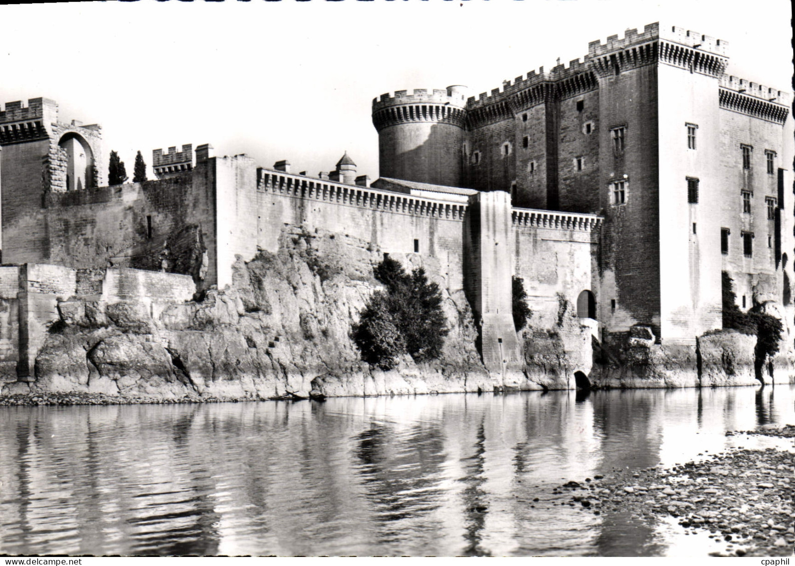 CPM Tarascon Le Chateau Du Roy Rene