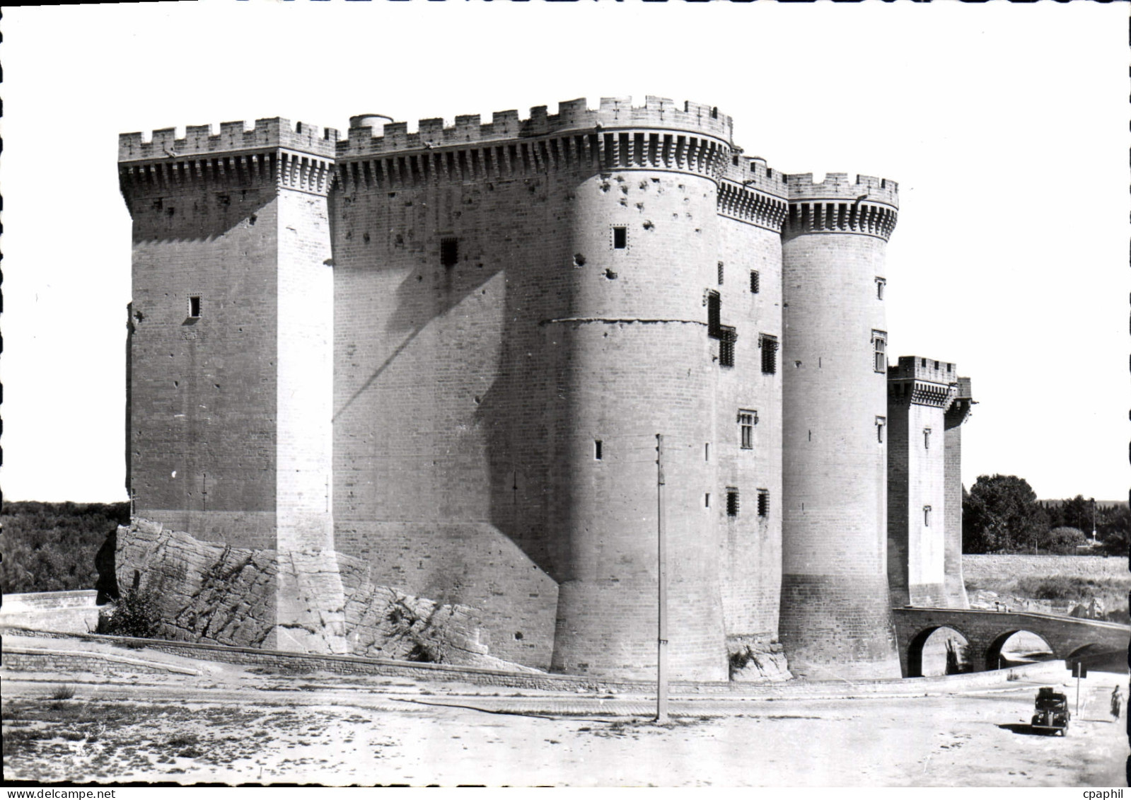 CPM Tarascon Le Chateau Du Roy Rene