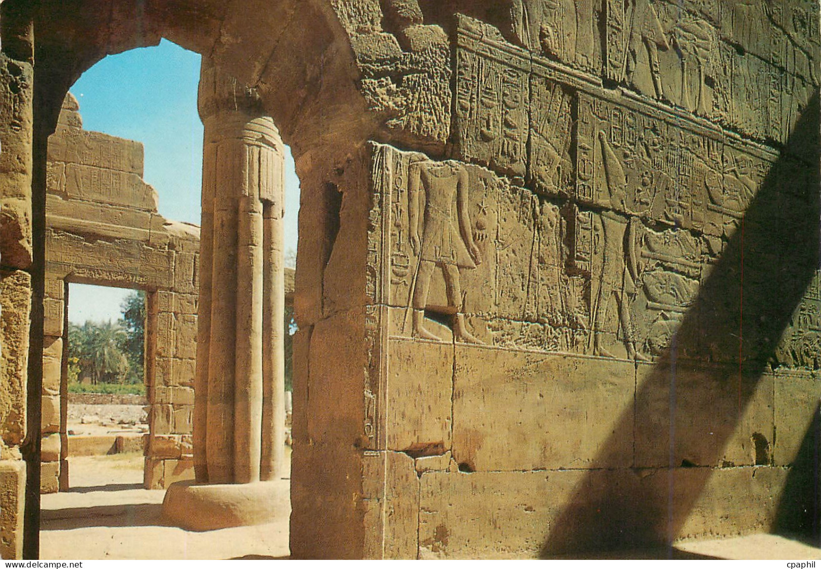 CPM Temple de Louxor Relief dans la salle exterieure