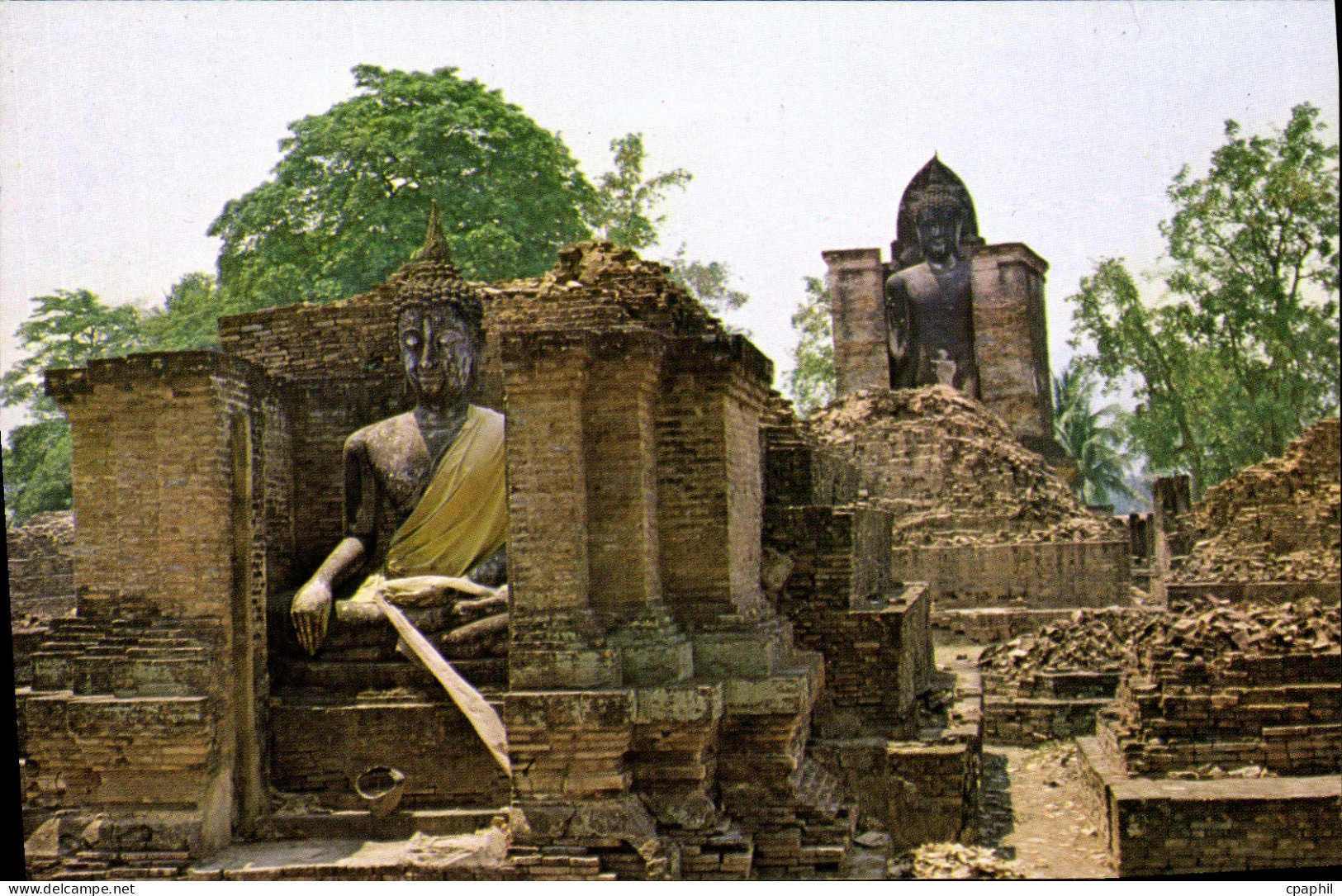 CPM Thailande A buddha statue Wat Mahathat Sukhotai Province