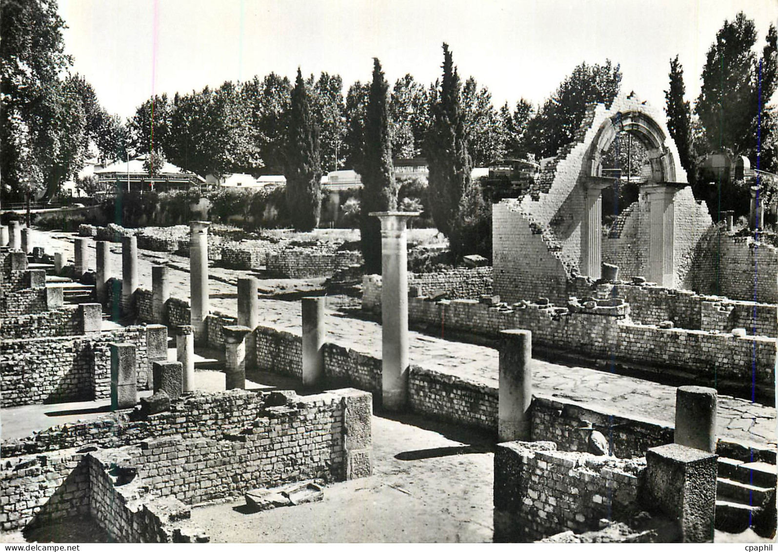 CPM Vaison la Romaine Vestiges Romains Ruines de Glanum