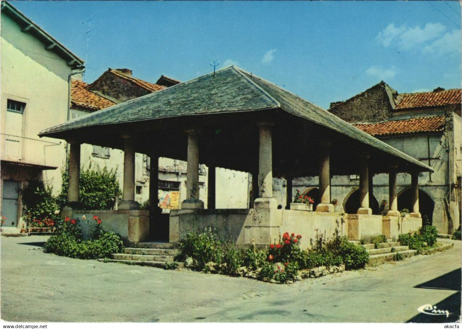 CPM VERFEIL-SUR-SEYE la halle (979473)