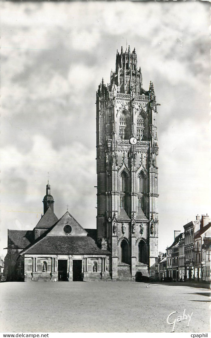CPM Verneuil sur Avre Eure La Tour de la Madeleine