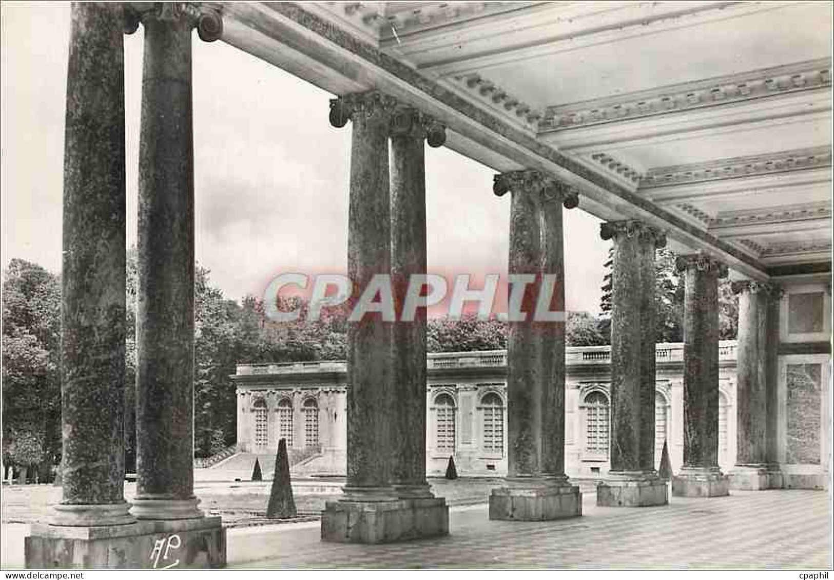 CPM Versailles Le Grand Trianon Le Peristyle