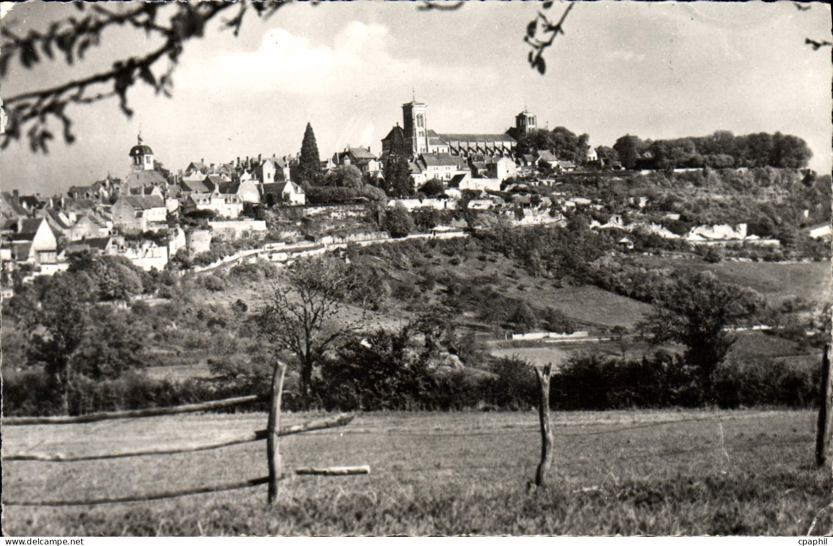 CPM Vezelay Vue Generale
