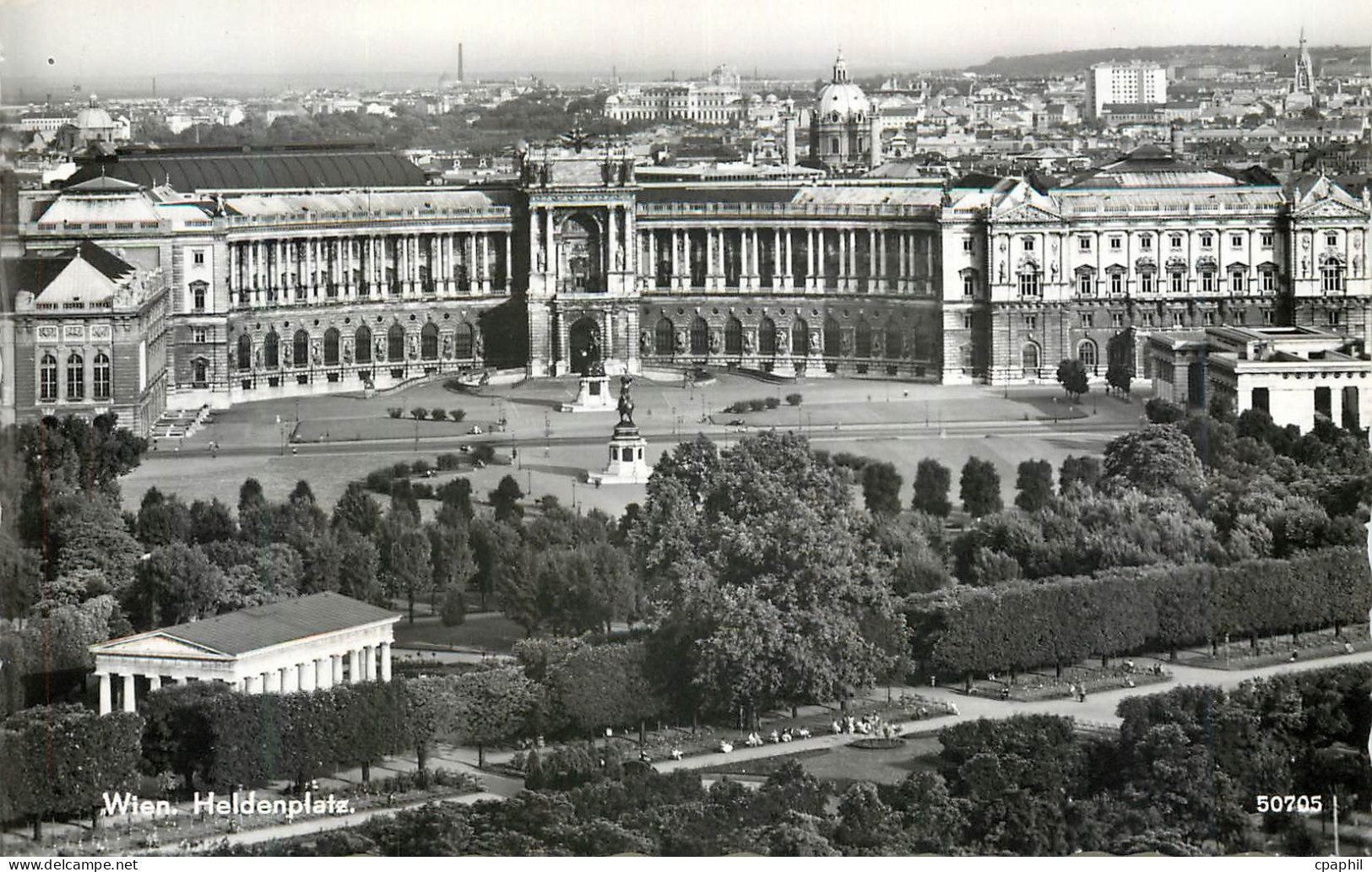 CPM Vienne heldenplaiz partie nouvelle du chateau imperial
