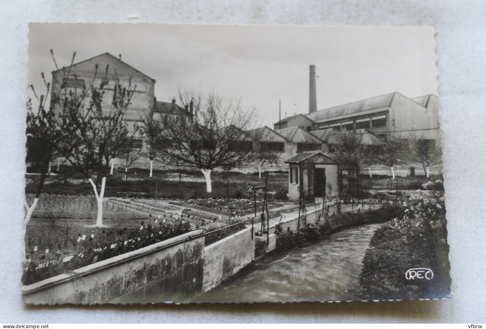 Cpm, Villedieu sur Indre, les établissements Rousseau, Indre 36