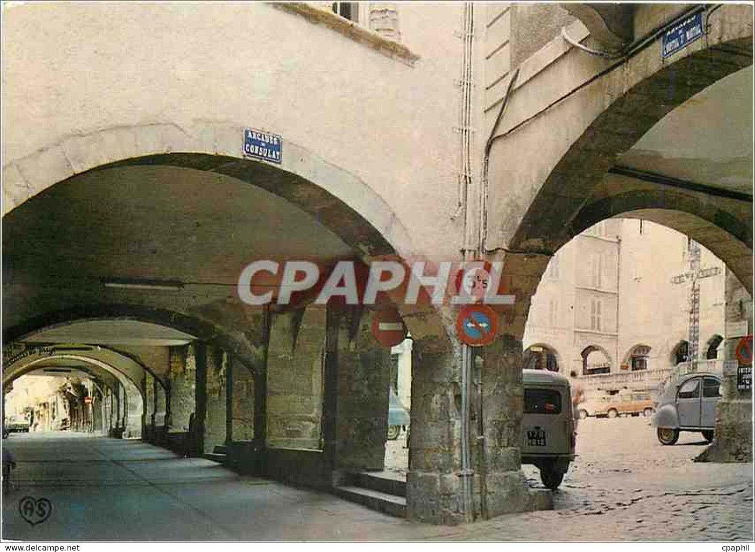 CPM Villefranche de Rouergue Aveyron Place ND Arcades du Consulat