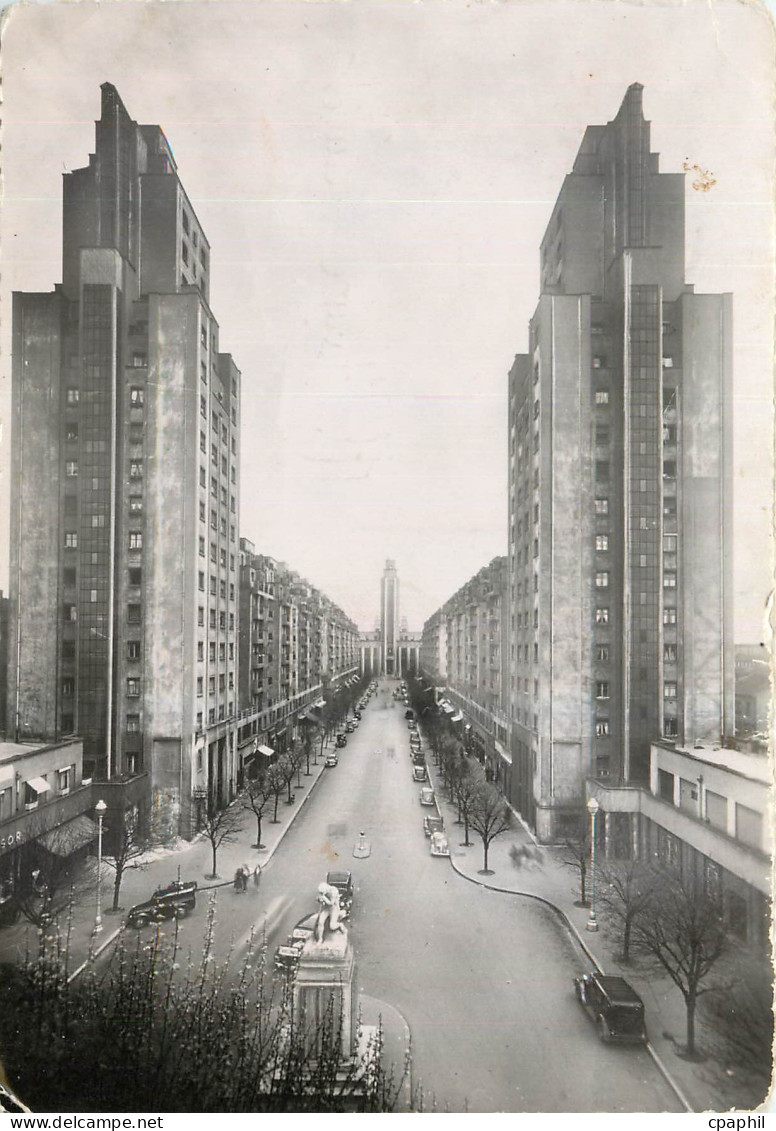 CPM Villeurbanne Rhone Les Tours de la Cite des Gratte Ciel