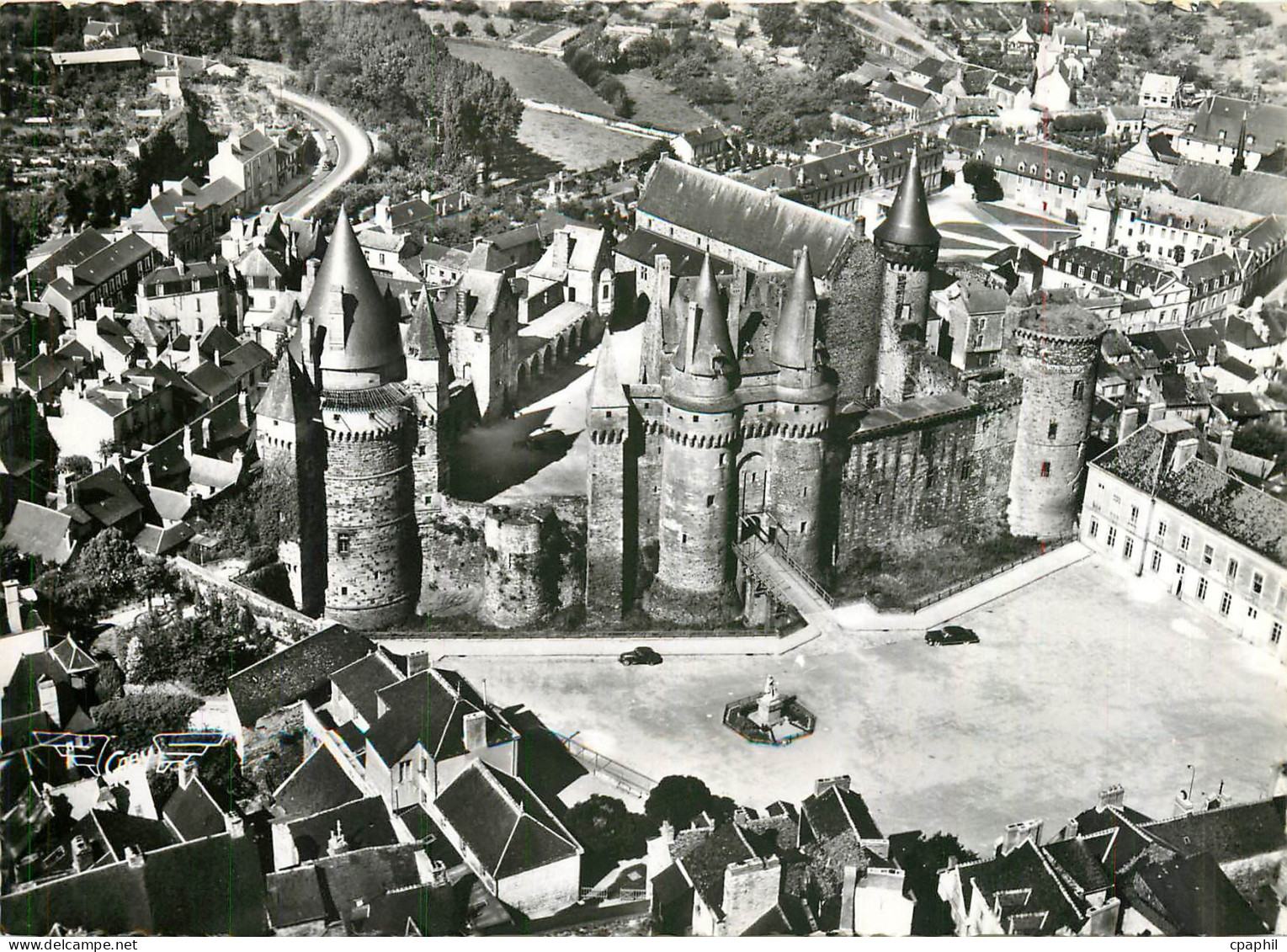 CPM Vitre I et V Le Chateau feodal