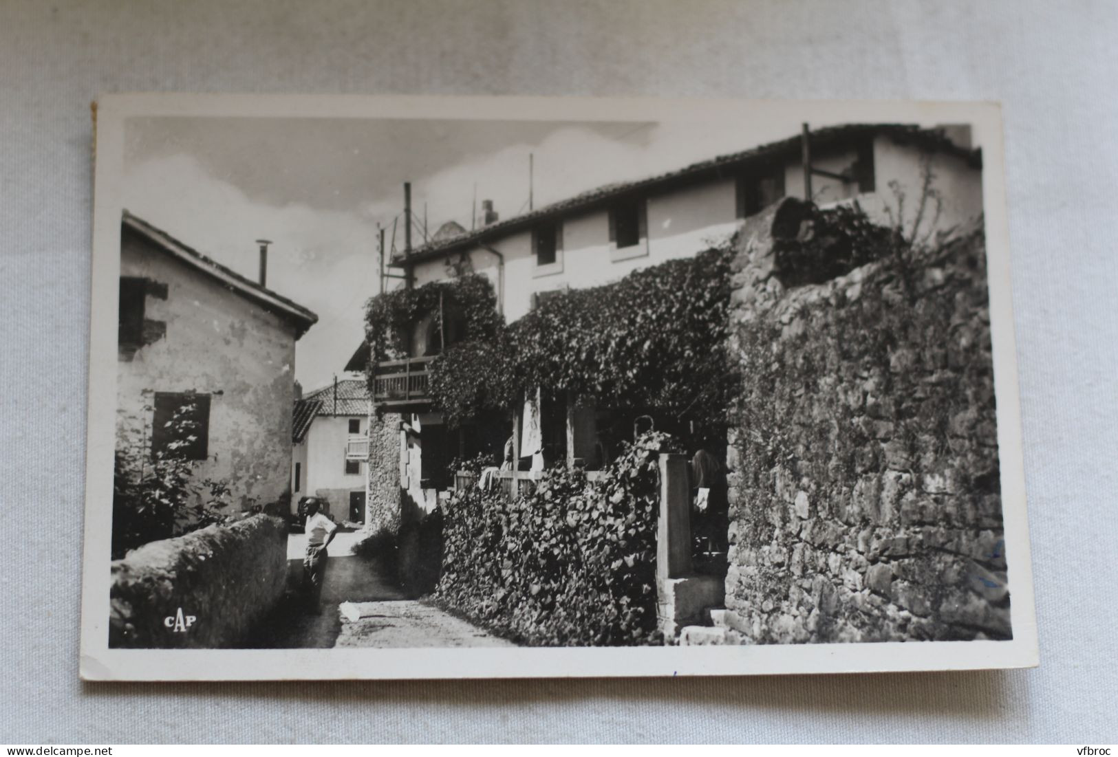 Cpsm 1949, Biriatou, restaurant Hiribarren, la terrasse, Pyrénées Atlantiques 64